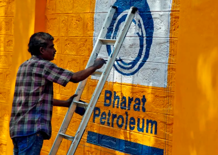 Indian, European refiners get ready to buy Iranian oil products